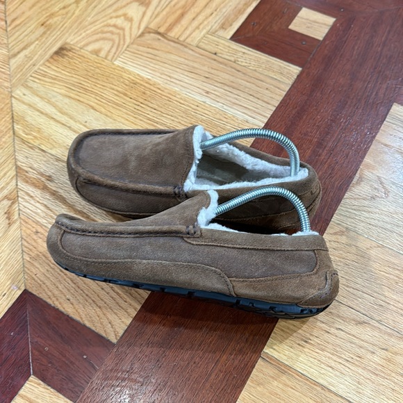 Men's Ugg slippers size 8 great condition lightly used - Picture 2 of 6